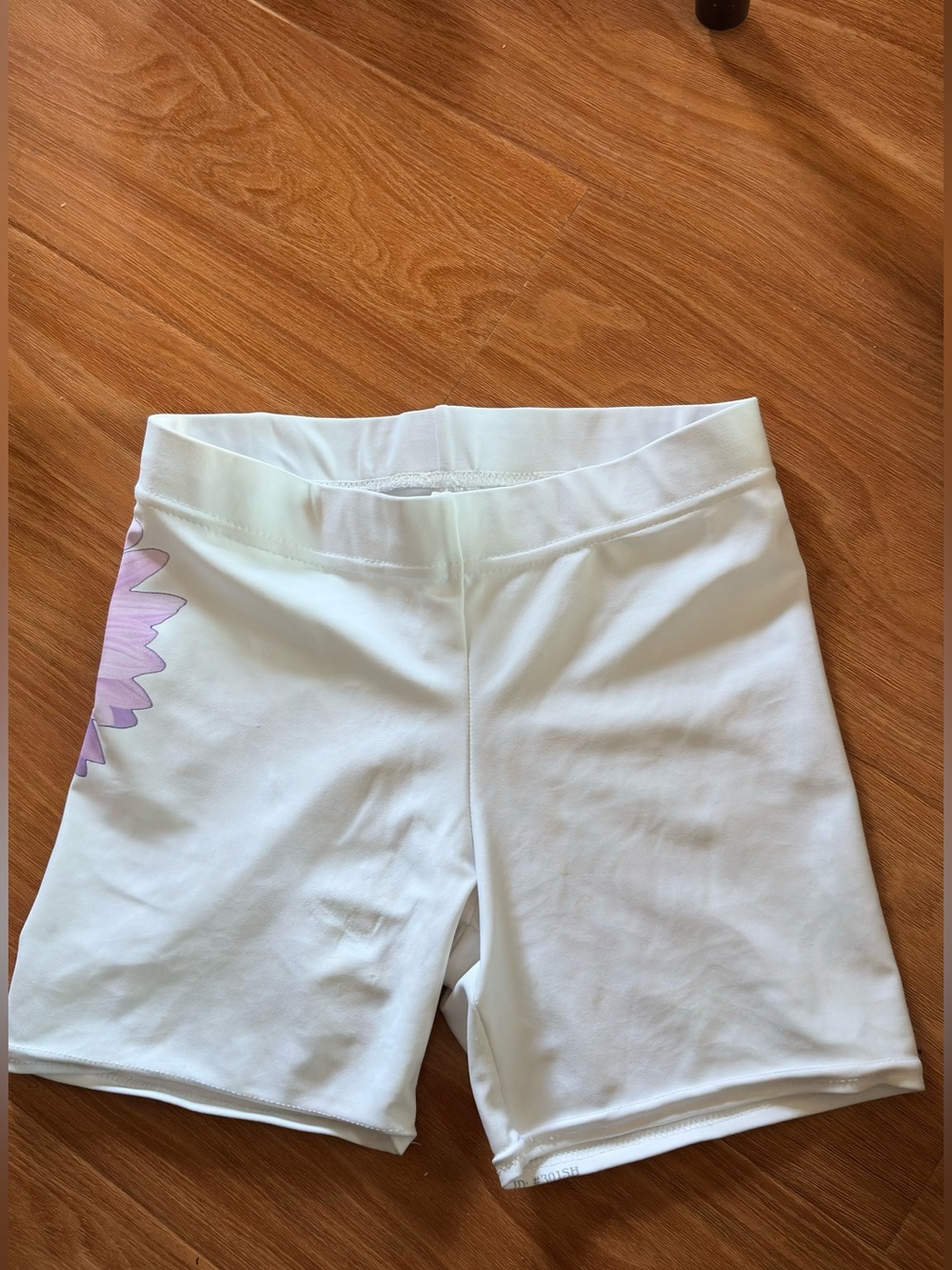 Pre Own Ladies’s Stretchable Shorts-S
82% polyester 18% spandex